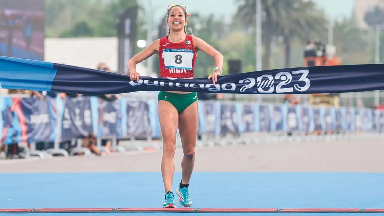 Foto: X/@conade “Sí existe una responsabilidad detrás de una por el hecho de representar al país, pero yo lo tomo como una oportunidad para trabajar más duro y poder hacerlo en nombre de México más dignamente” - Citlali Moscote, maratonista mexicana