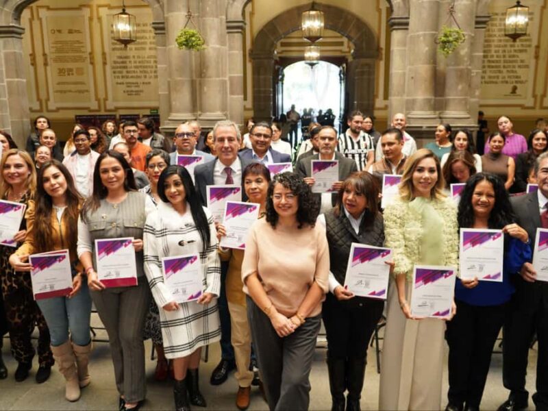Más de dos mil servidores concluyen curso de paz e inclusión en Puebla
